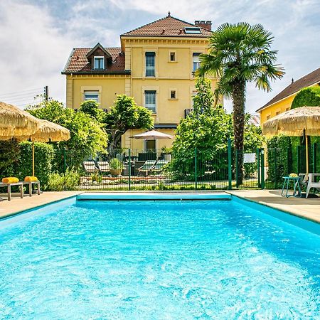 Hotel Des Dauphins Bourgoin-Jallieu Exterior foto