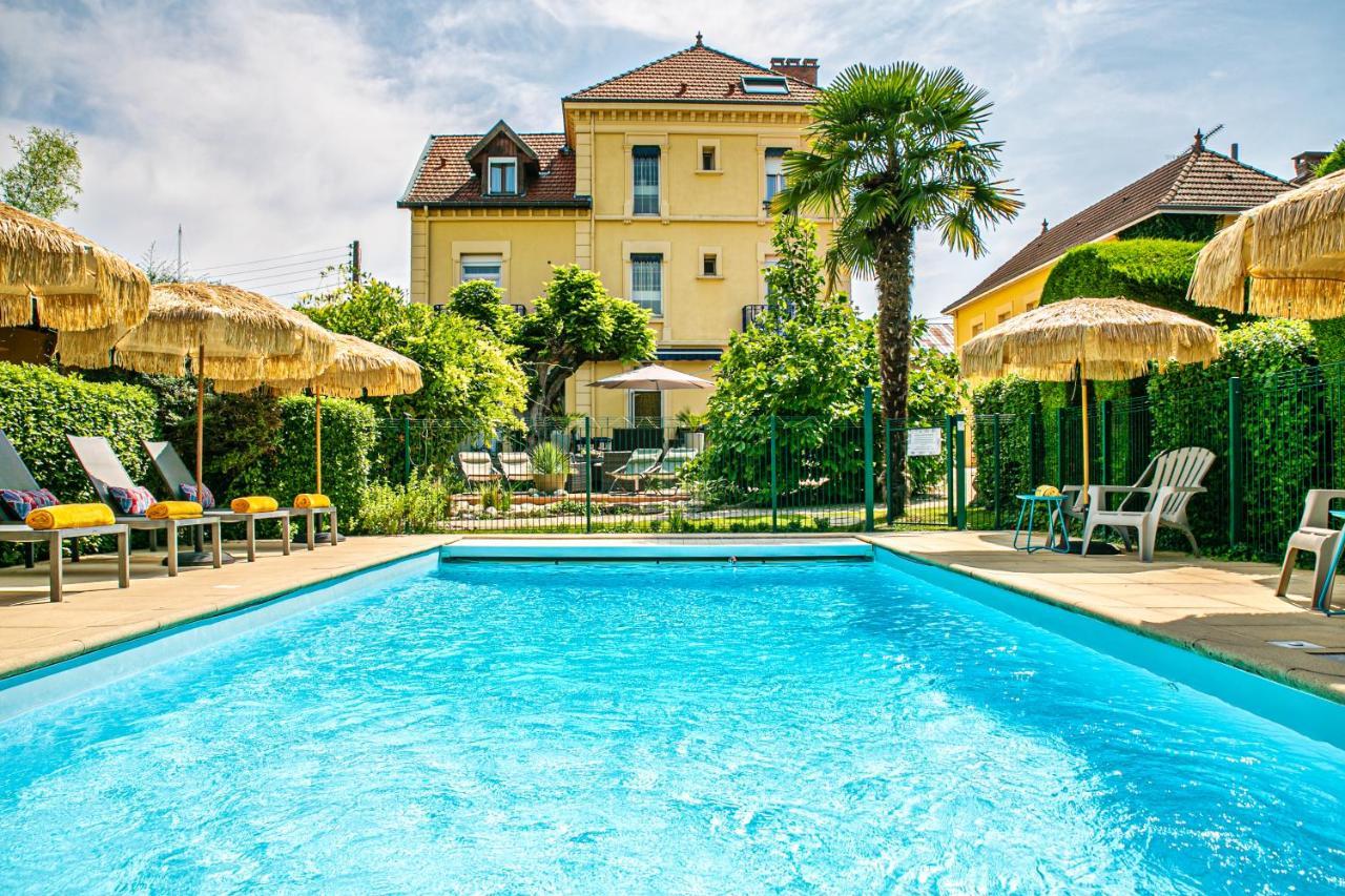 Hotel Des Dauphins Bourgoin-Jallieu Exterior foto